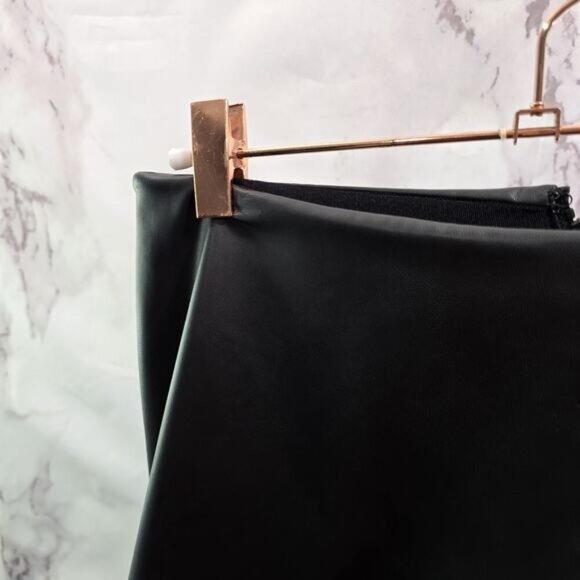 Alice + Olivia Skirt Womens 8 Medium Black Faux Vegan Leather Asymmetric Wrap - Picture 2 of 11